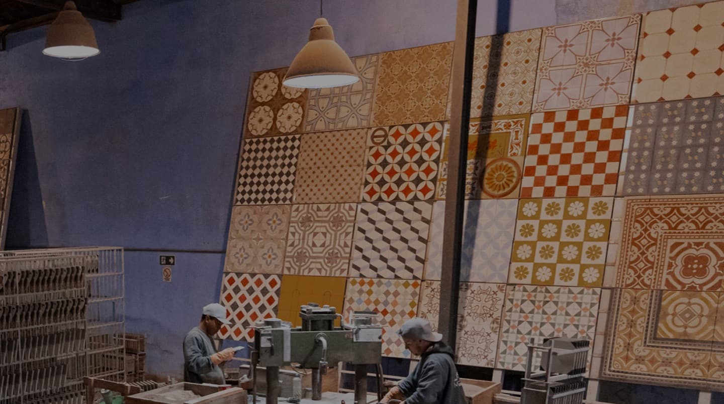 Interior da Fábrica de Mosaicos com ladrilhos hidráulicos