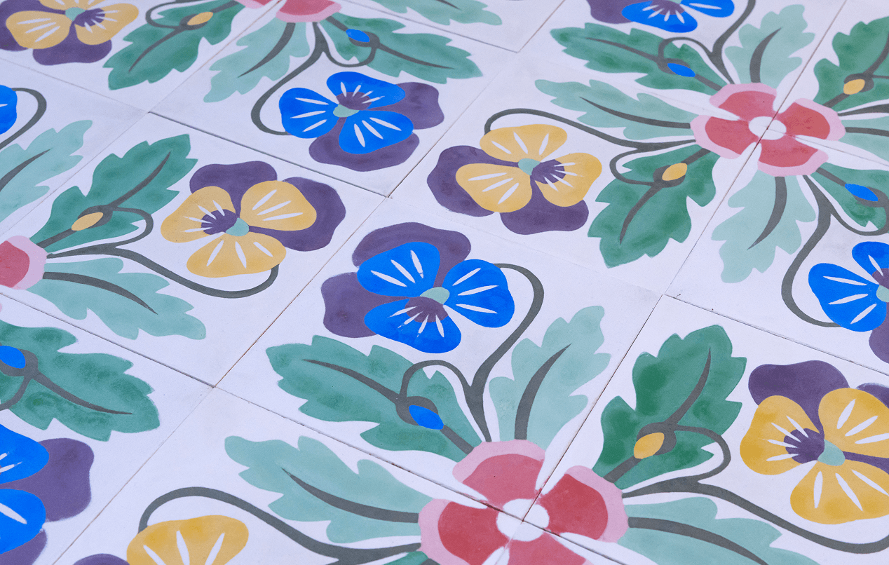 Perspectiva dos ladrilhos com flores coloridas