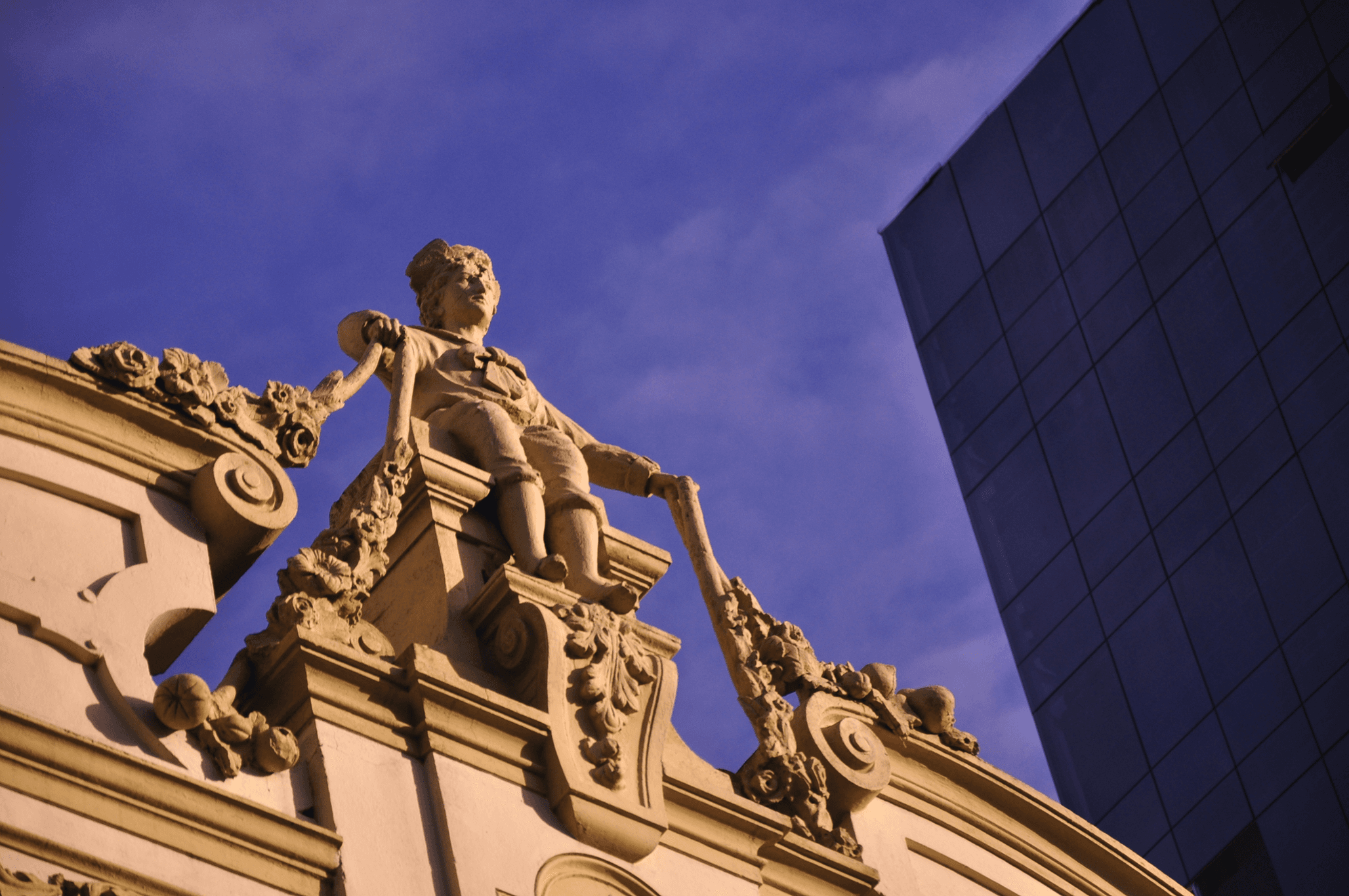 Fachada histórica de Pelotas vista contra o céu